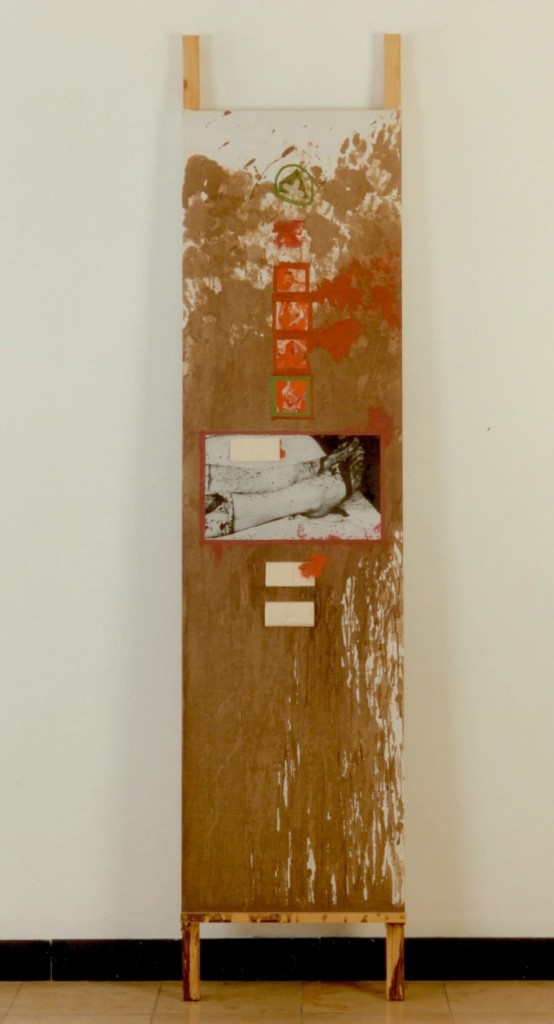 nitsch-herrmann_bahre-uebermalt-1982-verschiedene-materialien-blut-oel-fotos-kopien-stoff-auf-leinwand-spanplatte-und-holz-220-x-503-x-10-cm_sammlung-hoffmann-kopie