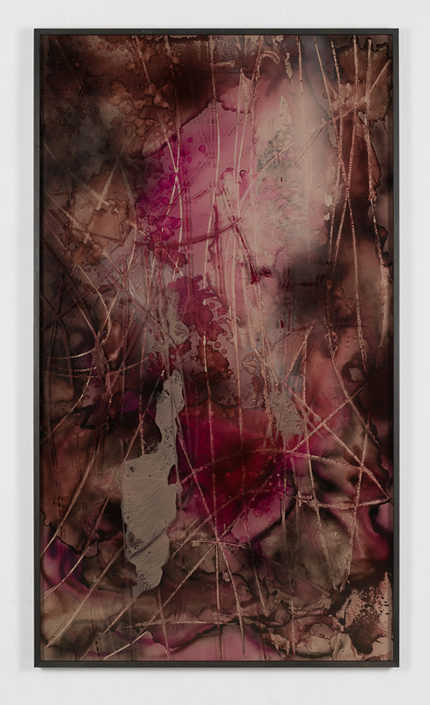 Bettina Scholz untitled (umbra 20), 2015 Sprühfarbe auf 2 x acrylglas 230 x 130 cm Foto: Roman März Courtesy Bettina Scholz © Bettina Scholz